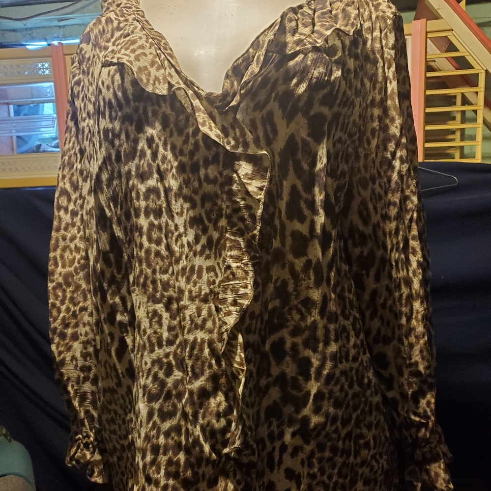 Jones new york sport size m multi color leopard 3/4 sleeve button down shirt